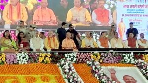 योगी सरकार का ग्राम प्रहरियों को तोहफा, मानदेय बढ़ोतरी के साथ मोबाइल और स्वास्थ्य सुरक्षा का लाभ