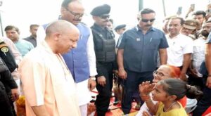 लखनऊ के बाढ़ प्रभावित इलाकों में राहत कार्य तेज, जरूरतमंदों को दो वक्त मिल रहा भोजन