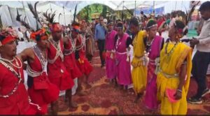कांकेर में दिखा लोक संस्कृति का रंग, ग्रामीणों संग थिरके कलेक्टर