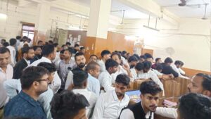 शुभ मुहूर्त में रजिस्ट्री की होड़, इंदौर में सर्वर धीमा होने से लोग परेशान