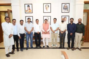 स्वामित्व योजना के क्रियान्वयन में पूर्ण सहयोग करेंगे पटवारी मुख्यमंत्री डॉ. यादव से मिले पटवारी संघ के पदाधिकारी