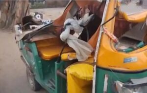 ओवरलोड ऑटो बना हादसे की वजह, पीछे से टक्कर मारने पर दो लोगों की मौत