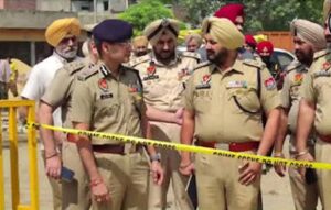 अजनाला गोलीकांड: घायल ASI से अस्पताल में मिले DGP, भाई की हत्या के भी हैं गवाह