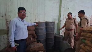 ग्वालियर में त्योहार से पहले बड़ी बरामदगी, 600 किलो विस्फोटक सामग्री पकड़ी; कार्बाइड गन पर पहले ही लग चुका है बैन