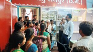 ग्रामोद्योग सचिव  राजेश सिंह राणा ने किया छत्तीसगढ़ रेशम सेतु का निरीक्षण