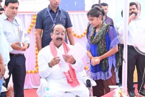 जनदर्शन में उप मुख्यमंत्री ने सुनी नागरिकों की समस्याएं
