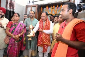 मुख्यमंत्री  साय ने रायपुर के कालीबाड़ी मंदिर एवं दुर्गा पूजा पंडाल में टेका माथा, प्रदेशवासियों की खुशहाली के लिए मांगा आशीर्वाद
