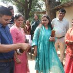 स्वरोजगार से आत्मनिर्भरता की राह पर ग्रामीण महिलाएं कलेक्टर ने पूजा महिला स्व-सहायता समूह की आजीविका गतिविधियों का लिया जायजा
