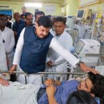 मरीजों एवं परिजनों से मुलाकात कर कहा धैर्य बनाए रखें, सरकार खड़ी है आपके साथ