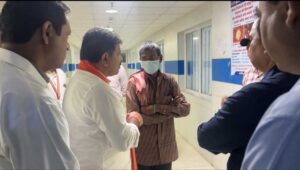 मरकाटोला घाट सड़क हादसे के घायलों और परिजनों से की मुलाकात, बेहतर उपचार के दिए निर्देश